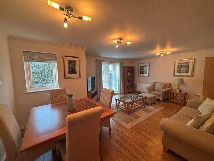 3 Bedroom Apartment To Rent In The Beeches, L18