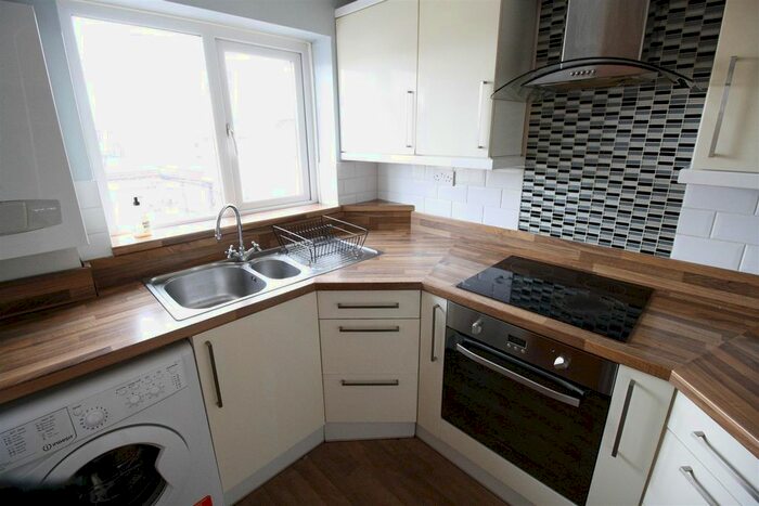 2 Bedroom Flat To Rent In Pascall Court, St. Peters Street, Roath, Cardiff, CF24