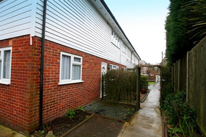 2 Bedroom Flat To Rent In Ryarsh Lane, West Malling, ME19