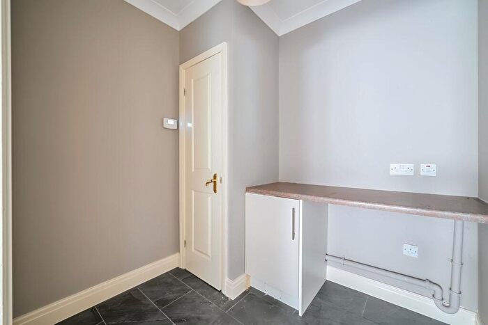 2 Bedroom Flat To Rent In Lodge Court, Hollins Hall, Killinghall, Harrogate, HG3