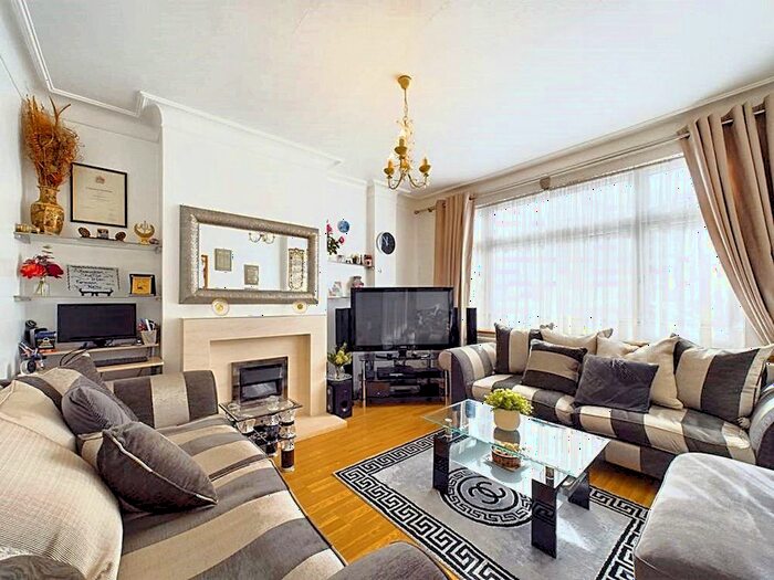 4 Bedroom End Terrace House For Sale In Bexhill Road, London, N11