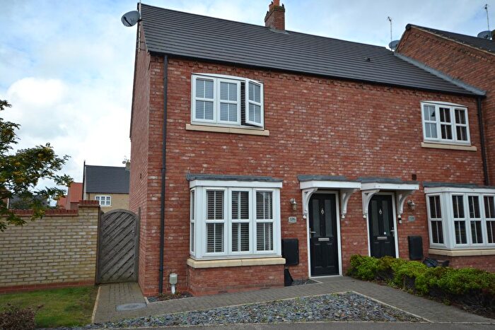 3 Bedroom Semi-Detached House To Rent In Grosvenor Road, Kingswood, Hull, HU7