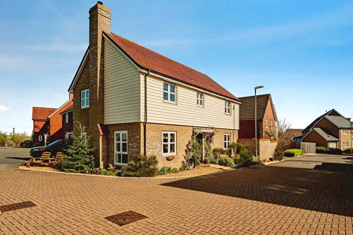 4 Bedroom Detached House For Sale In Newton Avenue, Aylesbury, HP18