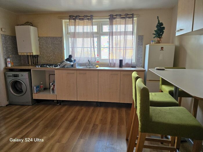 2 Bedroom Flat To Rent In Coventry Road, Birmingham, B10