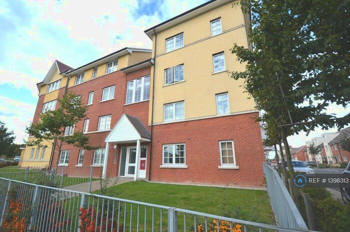 2 Bedroom Flat To Rent In Gainsborough Close, Basildon, SS14