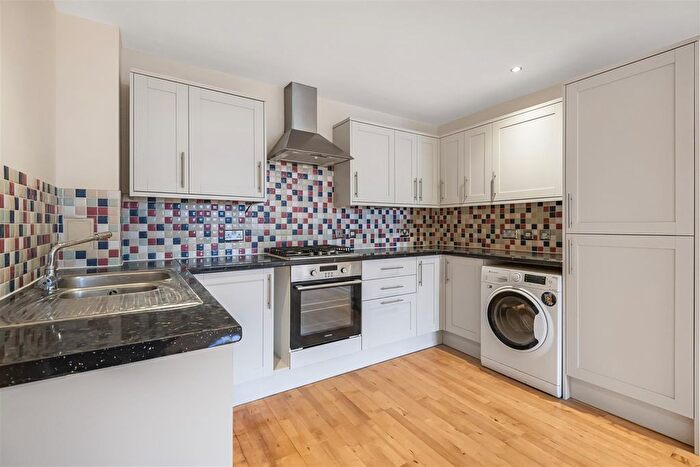 2 Bedroom Flat To Rent In Perry Court, Kingston Upon Thames, KT2