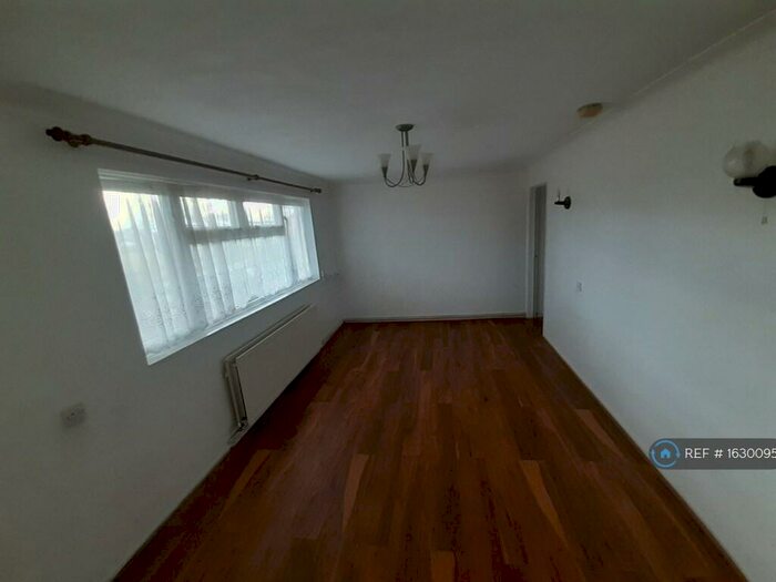 1 Bedroom Flat To Rent In Webb Rise, Stevenage, SG1