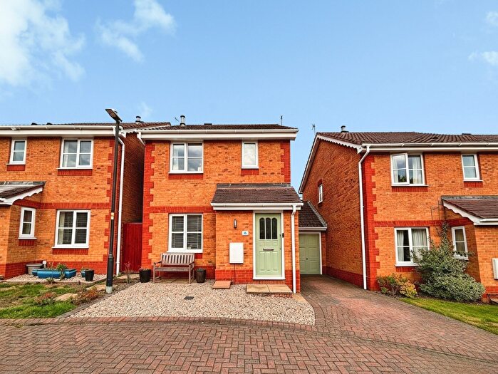 3 Bedroom Link Detached House For Sale In Glenmore Road, Swindon, SN25