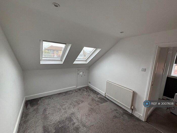 4 Bedroom Bungalow To Rent In Castleton Avenue, Kent, DA7