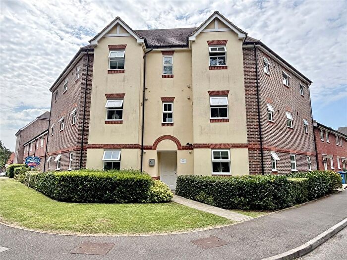2 Bedroom Flat For Sale In Woodland Walk, Aldershot, Hampshire, GU12