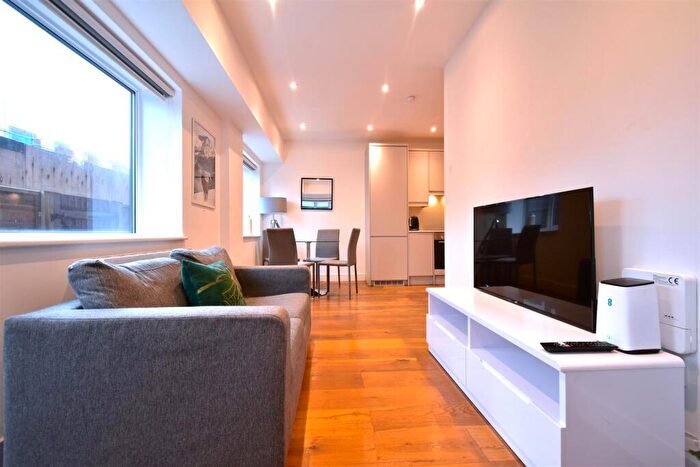 1 Bedroom House To Rent In Stoke Road, Slough, SL2