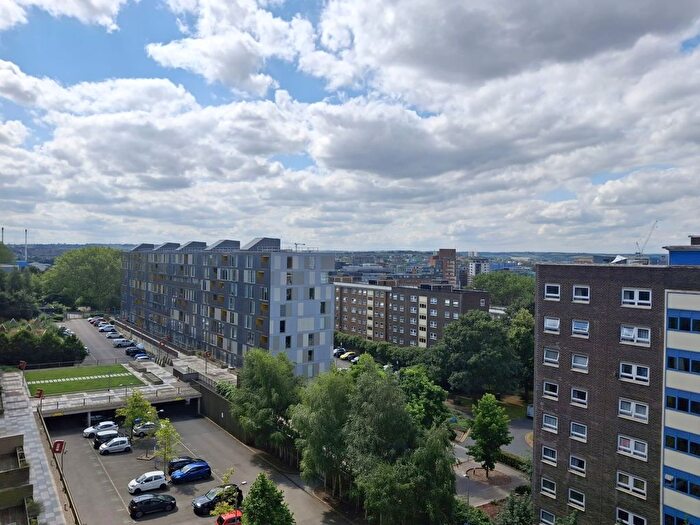 2 Bedroom Flat To Rent In The Avenue, Leeds, Leeds, LS9