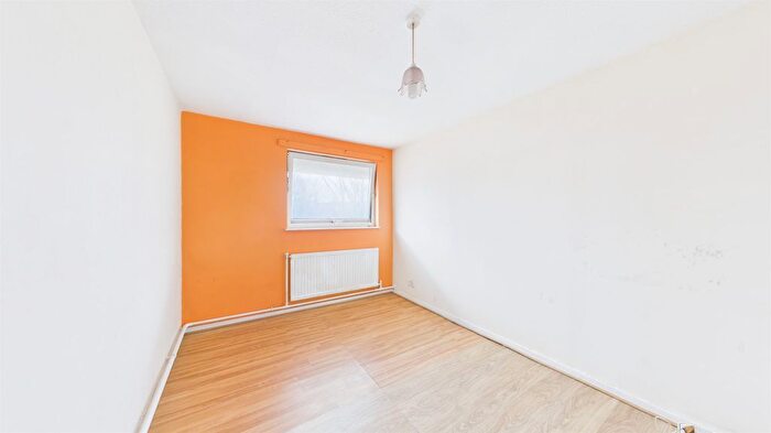 3 Bedroom Flat For Sale In Belham Walk, London, SE5