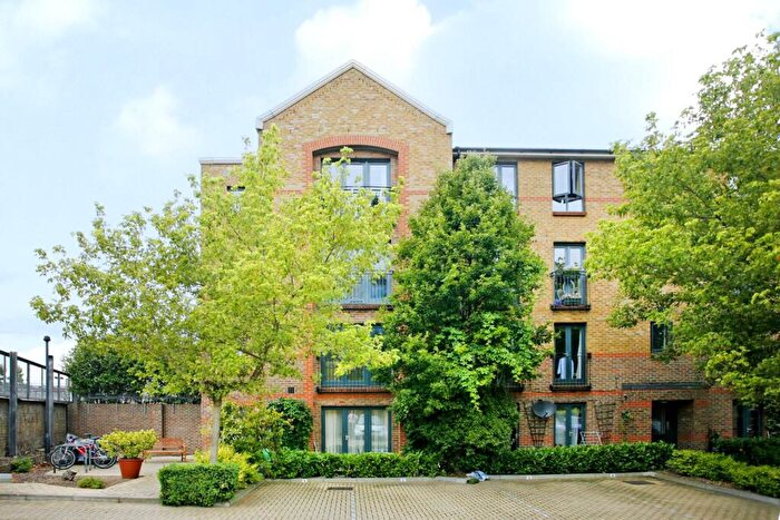 3 Bedroom Flat To Rent In Kempton Court, Whitechapel, London, E1