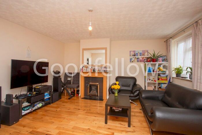 4 Bedroom Property To Rent In New Close, London, SW19
