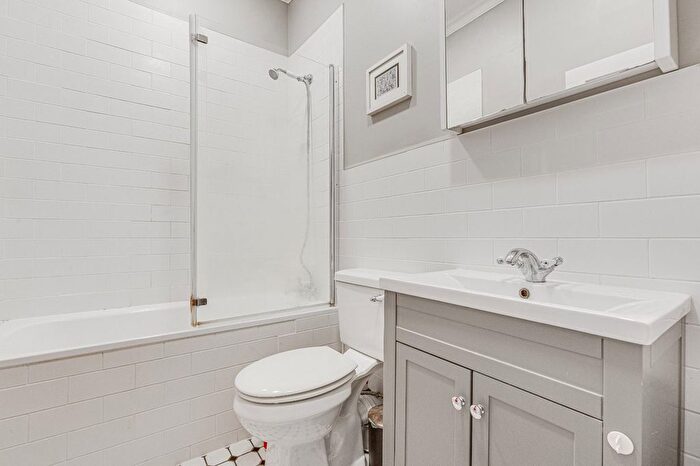 2 Bedroom Flat To Rent In New Kings Road, Parsons Green, SW6