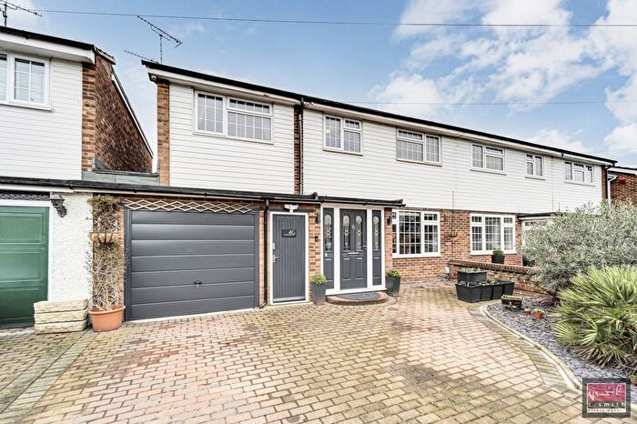4 Bedroom Semi Detached House For Sale In Benen-Stock Road, Stanwell Moor, TW19