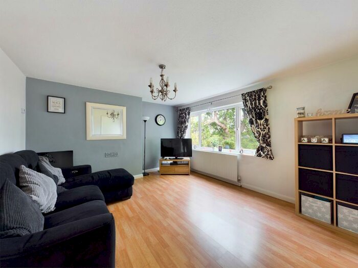 3 Bedroom Town House To Rent In Long Arrotts, Hemel Hempstead, Hertfordshire, HP1