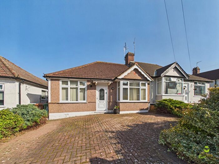3 Bedroom Semi-Detached Bungalow For Sale In Kingswood Avenue, Belvedere, Kent, DA17
