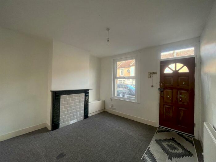 2 Bedroom House To Rent In Nelson Road, Gravesend, DA11