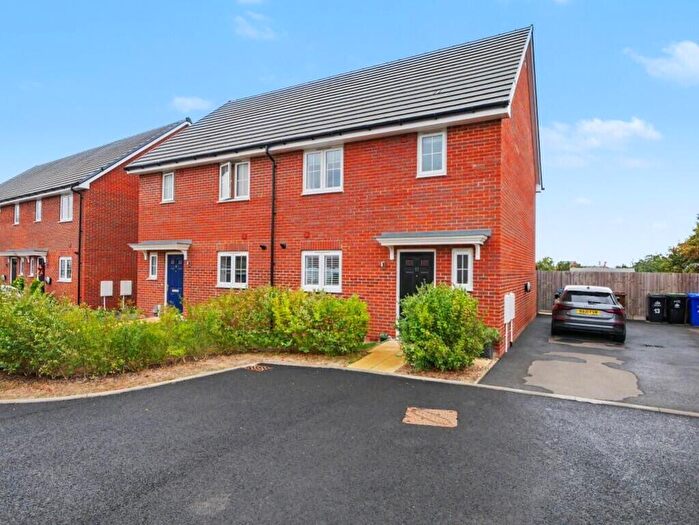 3 Bedroom Semi Detached House For Sale In Yarrow Way, Ipswich, Suffolk, IP1