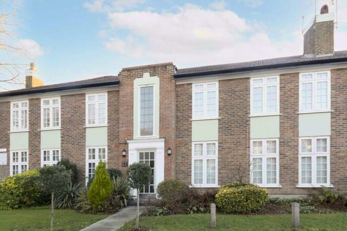 2 Bedroom Flat To Rent In Portsmouth Road, Thames Ditton, KT7