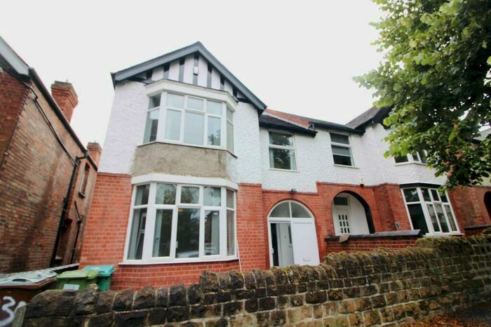 7 Bedroom House To Rent In Harlaxton Drive, Nottingham, NG7