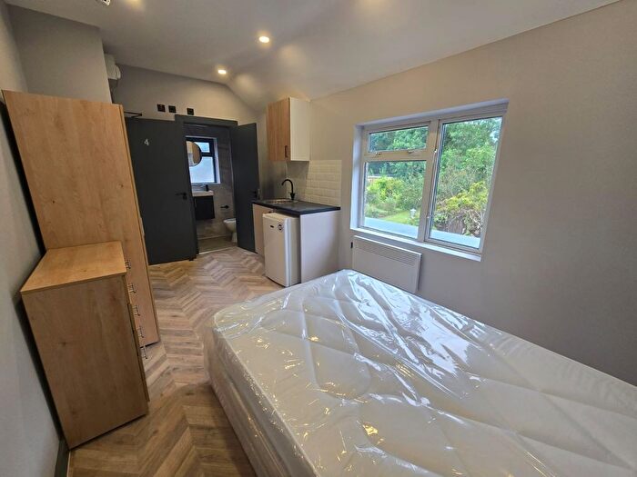 Studio To Rent In Halsbury Road West, Northolt, UB5