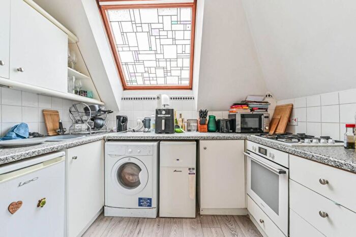 1 Bedroom Flat To Rent In Bedford Hill, Balham, London, SW12