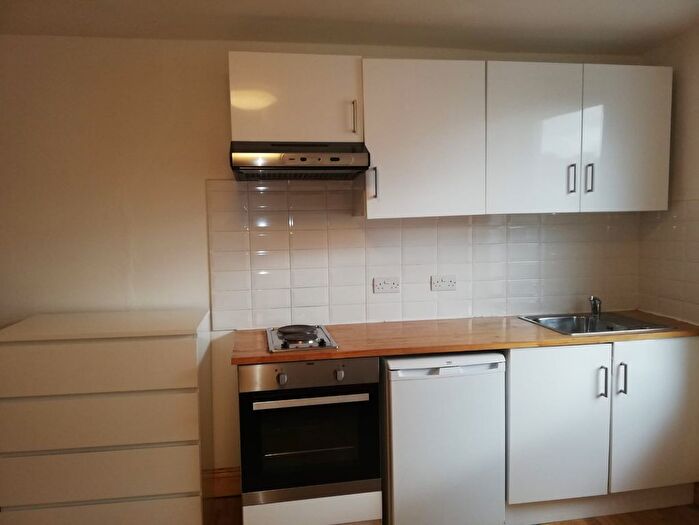 Studio To Rent In Flat Holloway Road, London, N7