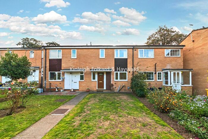 3 Bedroom Terraced House For Sale In Dykes Way, Bromley, BR2