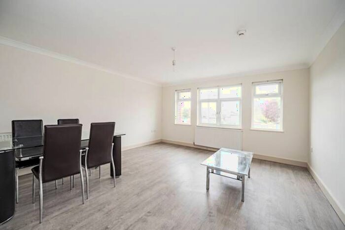 2 Bedroom Flat To Rent In Brent Street, London, NW4