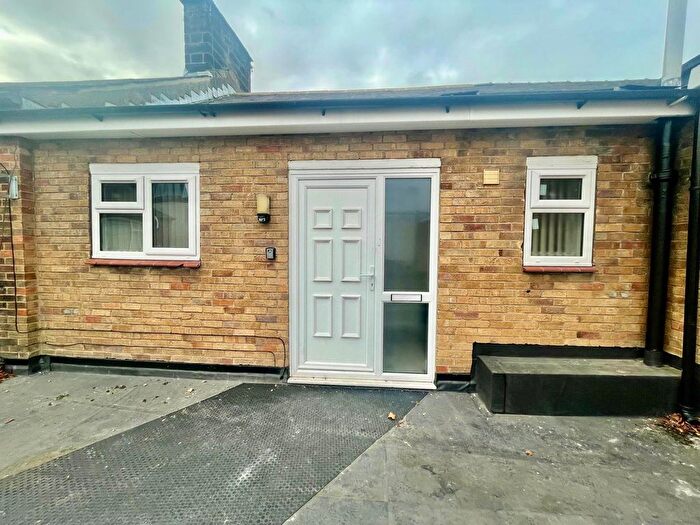 2 Bedroom Flat To Rent In Brook Street, Ilkley, West Yorkshire, LS29