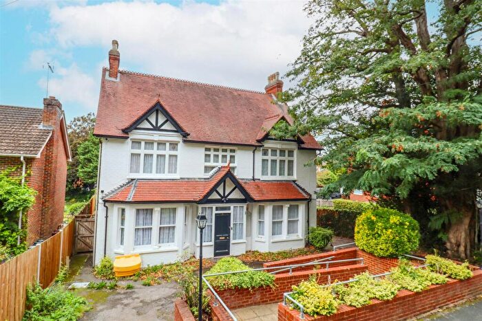 7 Bedroom Detached House For Sale In Salisbury Road, Farnborough, GU14