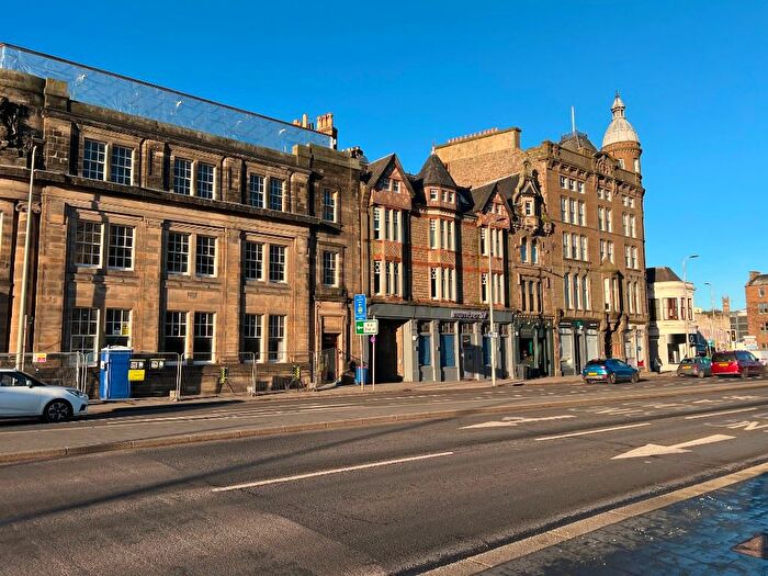 2 Bedroom Flat To Rent In Dock Street, City Centre, Dundee, DD1