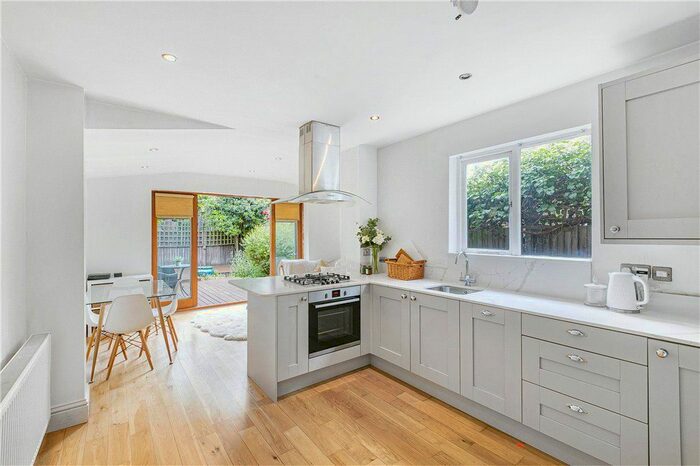 2 Bedroom Flat To Rent In St. Albans Avenue, London, W4