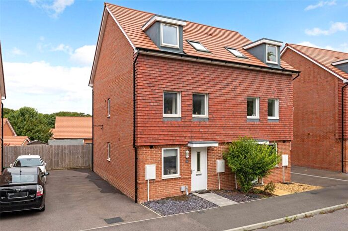 3 Bedroom Semi-Detached House For Sale In Blackmoor Drive, Basingstoke, RG24