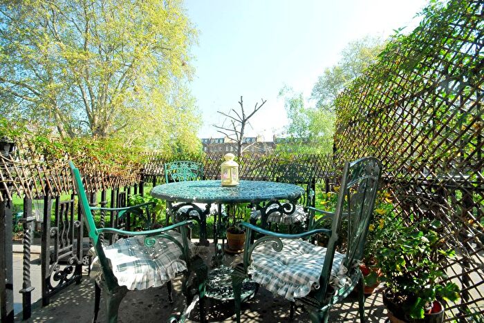 2 Bedroom Flat To Rent In Nevern Square, Earls Court, London, SW5