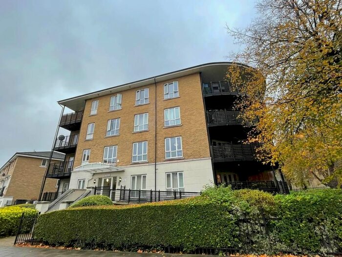 2 Bedroom Flat To Rent In St. Georges Way, Burgess Park, Old Kent Road, London, SE15