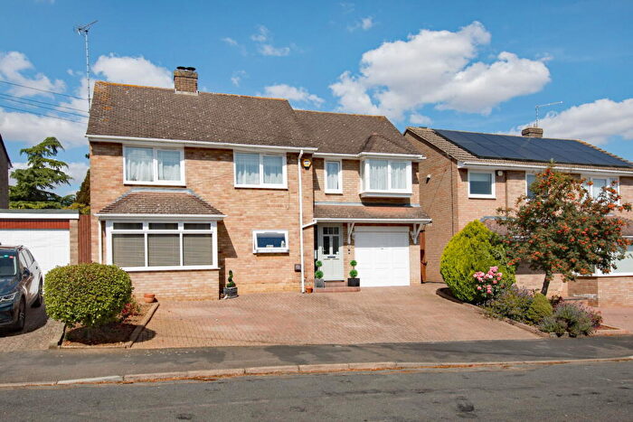 4 Bedroom Detached House For Sale In Cardigan Road, Stanion, Northamptonshire, NN14