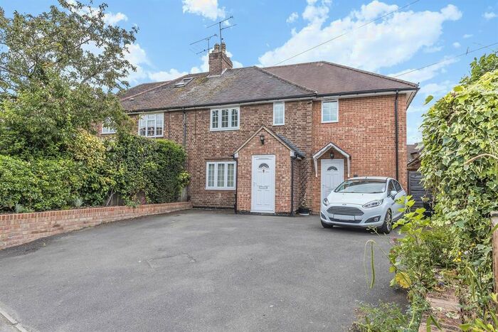 2 Bedroom Maisonette To Rent In Osborne Road, Wokingham, RG40