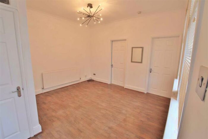 1 Bedroom Flat To Rent In Glendale Gardens, Leigh On Sea, Essex, SS9