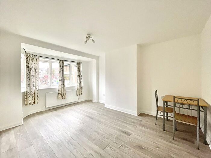 3 Bedroom Maisonette To Rent In Clifton Road, Greenford, UB6