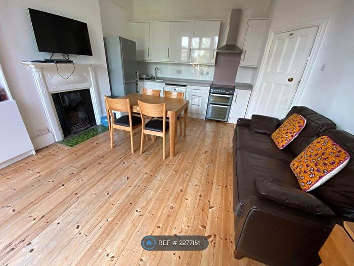 3 Bedroom Flat To Rent In Olive Road, Willesden Green, NW2