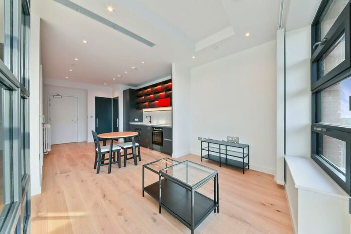 Studio To Rent In Defoe House, London City Island, Canning Town, E14