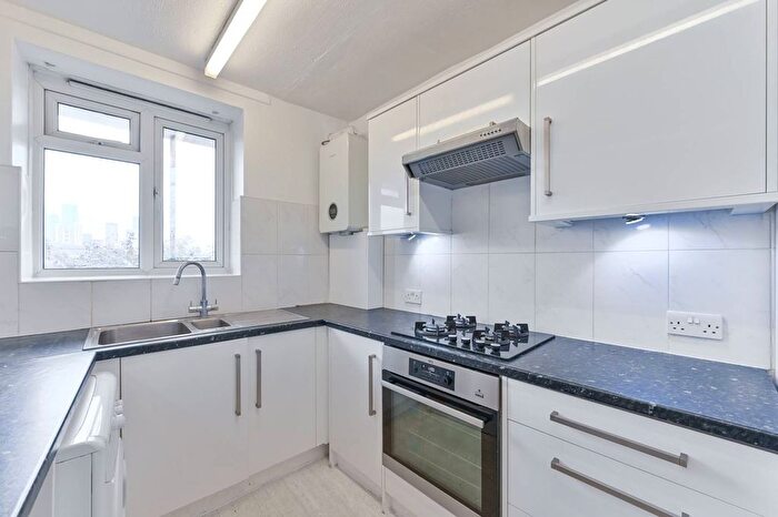 4 Bedroom Flat To Rent In Cassell House, Stockwell, London, SW9