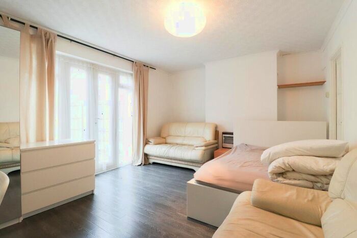 4 Bedroom Maisonette To Rent In Evelyn Court, Evelyn Walk, N1