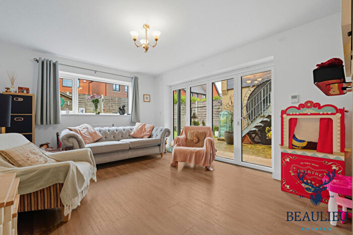 3 Bedroom Detached House For Sale In Brassie Wood, Chelmsford, CM3