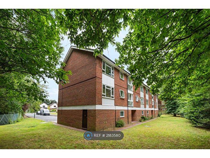 2 Bedroom Flat To Rent In Faro Close, Bromley, BR1