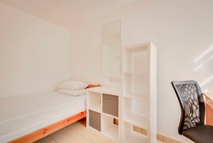 4 Bedroom House To Rent In Kent Avenue, Canterbury, CT1